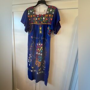 So pretty vintage handmade Mexican dress.
NOT mass produced.